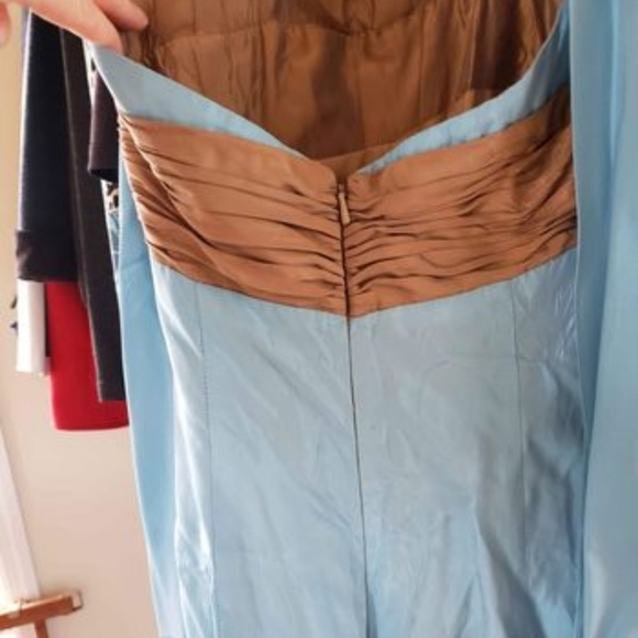 Jiovani Gown Size 6 - Picture 4 of 4